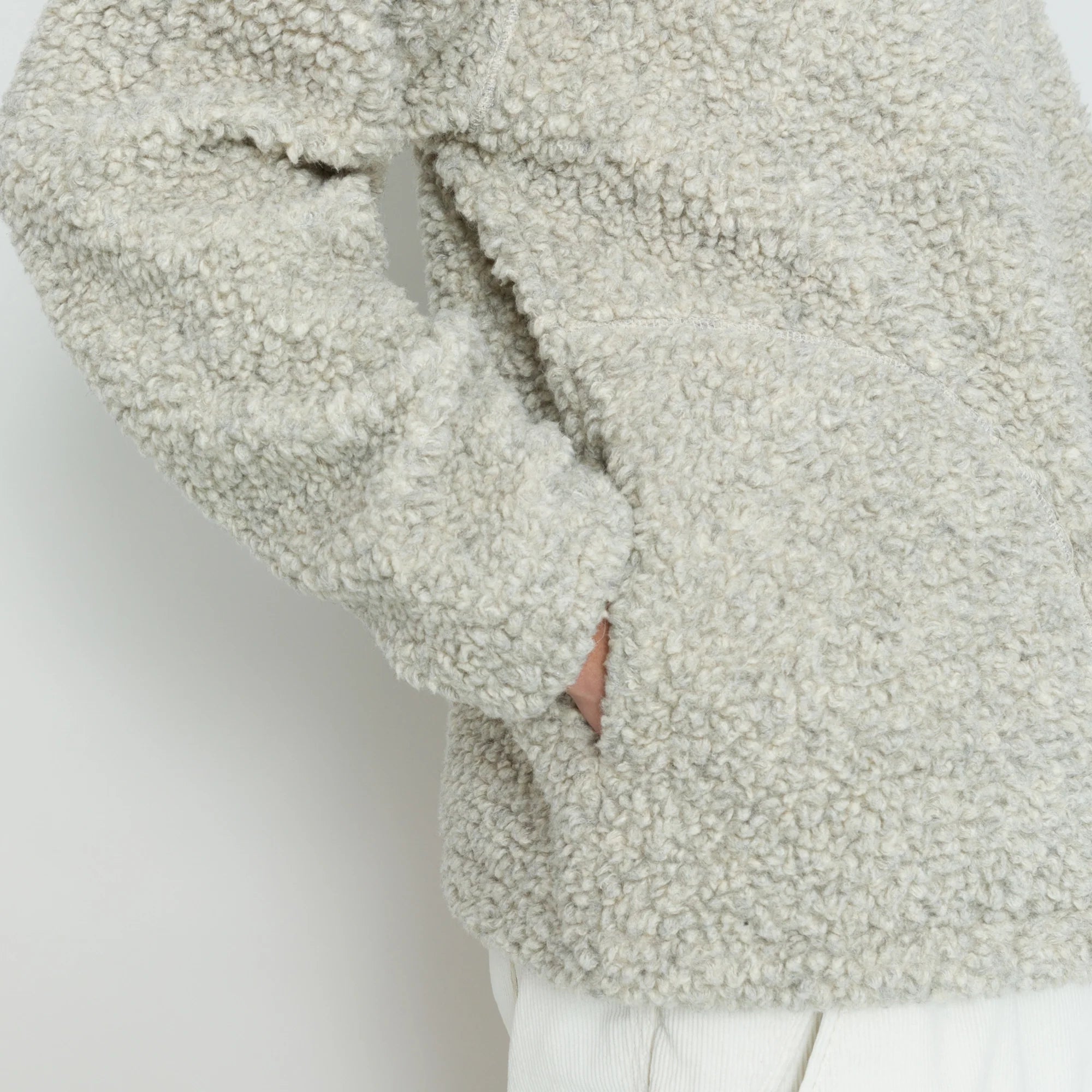Folk Fleece Overhead Griege Curly Wool