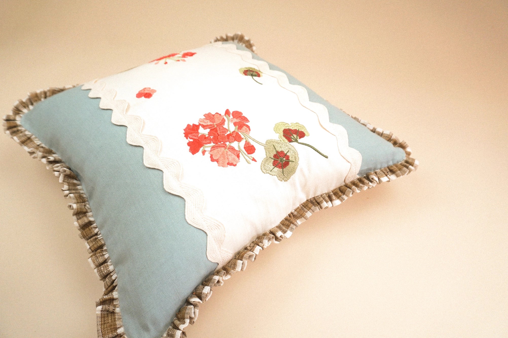 Lappliq' Geranium Patchwork Linen Cushion